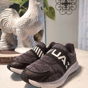 Boys Under Armour shoes size 3.5